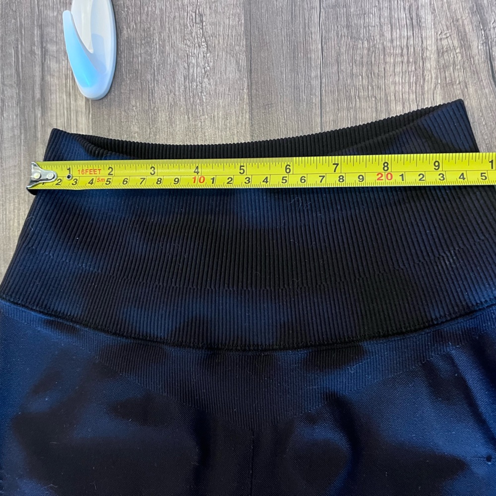 Alo Black Yoga Leggings Mesh side EUC Women’s Small - Picture 8 of 10